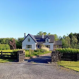 Conveniently Located House To Enjoy Of Kerry Holiday home